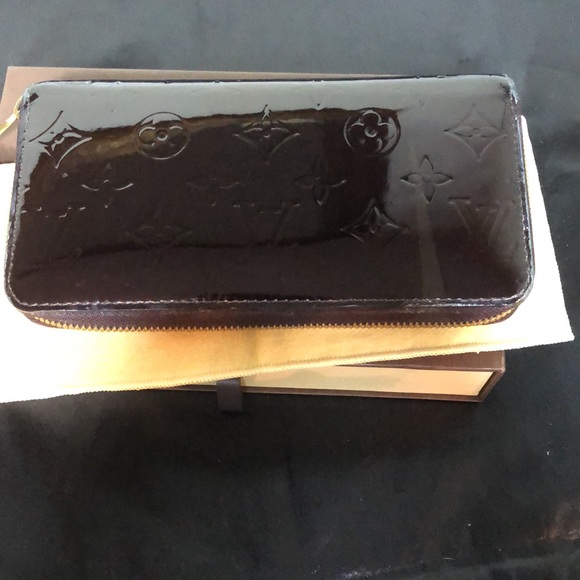 LOUIS VUITTON Vernis Amarante Full Zip Continental Wallet WITH: LV Box Dust Bag - Picture 7 of 17